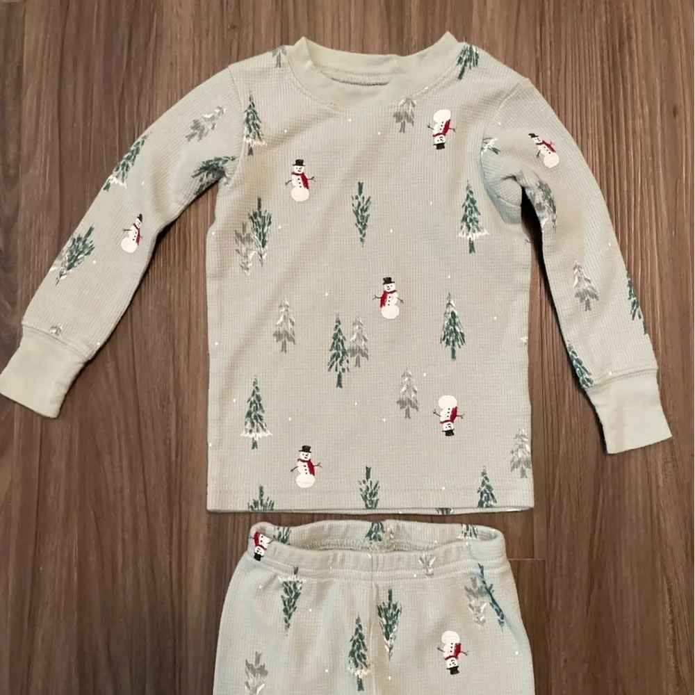Carter's Cream and Green Pajama Set with Woodland snowman’s Print size 12 months
